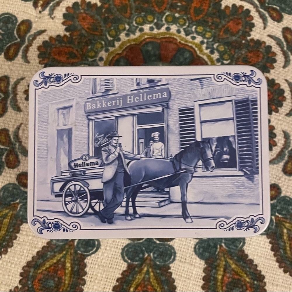 Beautiful Hellema Toile Tin